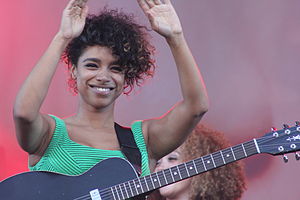 How tall is Lianne La Havas?